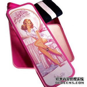 学时髦身体彩妆 &ldquo;妆&rdquo;出深V乳沟
