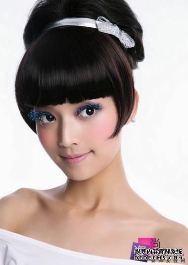 简单五步骤 打造闪亮芭比妆